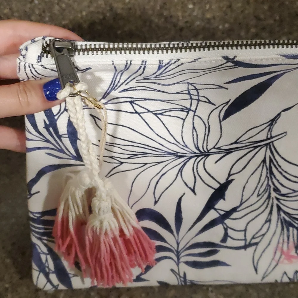 100% cotton pouch by Carve‎ Designs